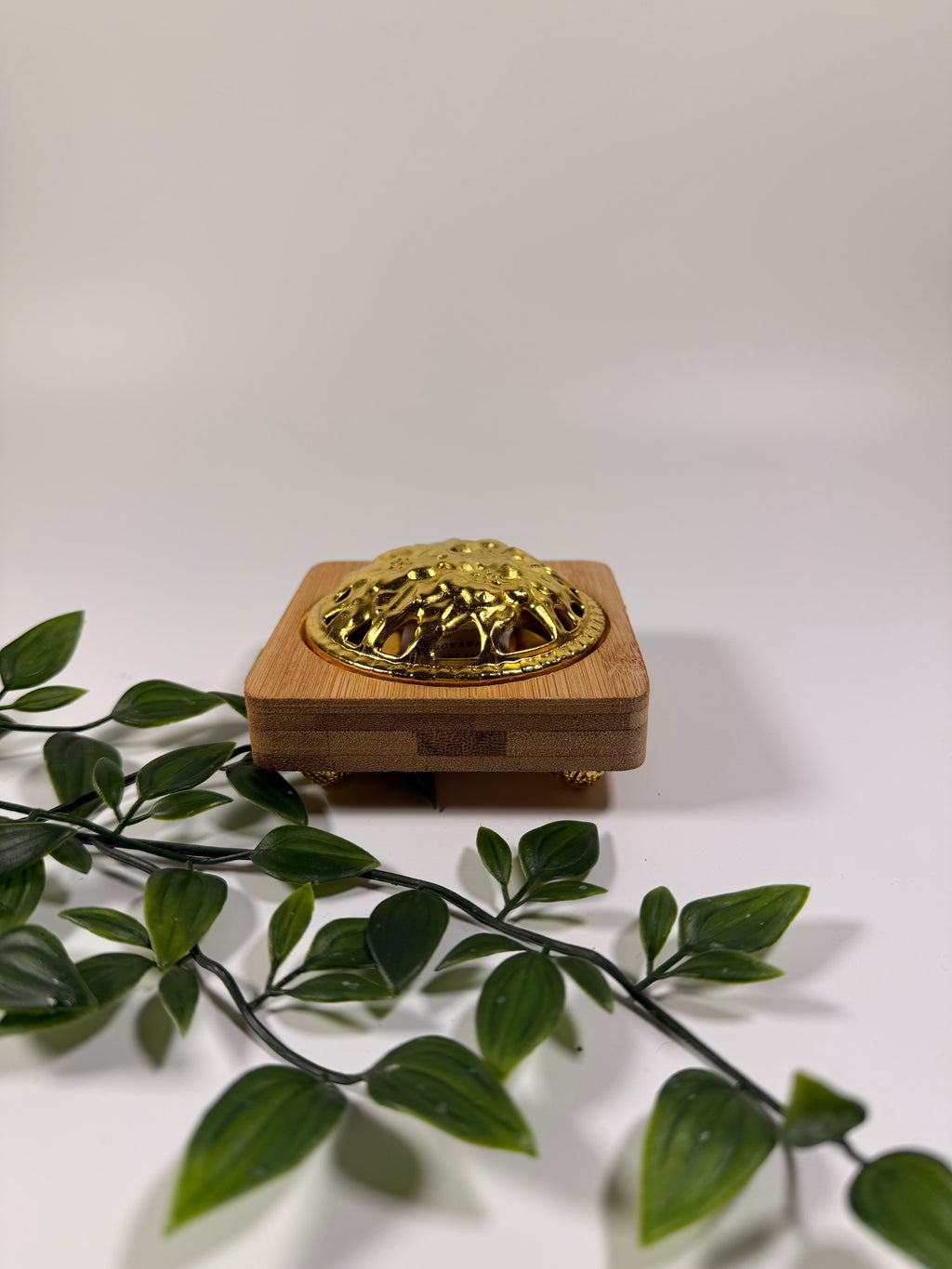 Sleek elegant oud Bakhoor burner