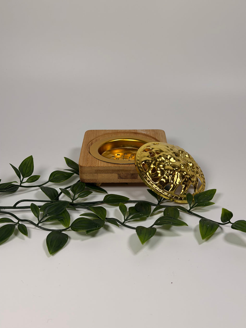 Sleek elegant oud Bakhoor burner